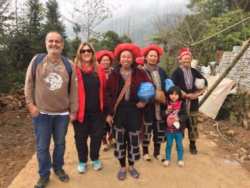 Chat With Red Dao Ethnic In sapa vietnam and sapa Tour package